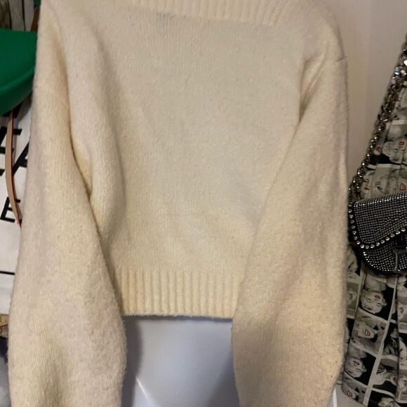 $2/15 Ivory longsleeve Sweater - Picture 3 of 5